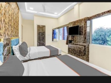 Hotel Bhavya Residency Ahmedabad Room photo
